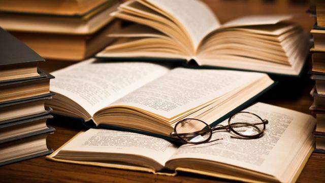 Học văn học làm gì? cơ hội nghề nghiệp và lợi Ích khi theo Đuổi ngành văn học